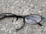 Óculos quebrado