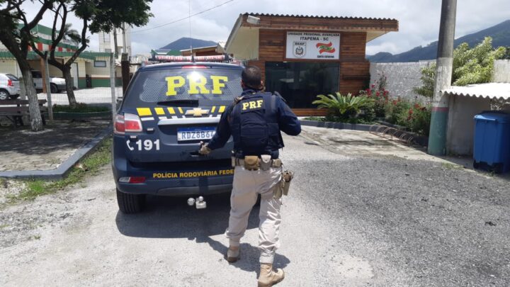 Motorista bêbado e andando em zigue-zague, é preso em Biguaçu