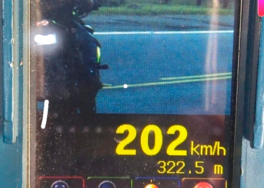 Moto é flagrada a mais de 200 km/h, em Pomerode