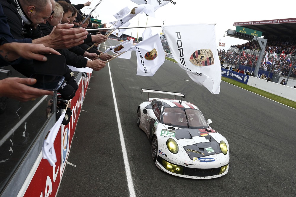 Pilotos da Porsche radiantes com resultado em Le Mans