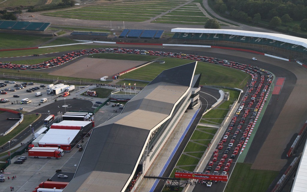 Ferrari-parade-at-Silverstone-Circuit-aerial-view_thumb-25255B2-25255D