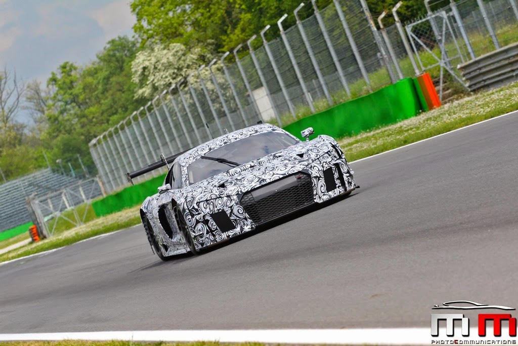 Audi intensifica testes em Monza com R18 e “mostra” novo R8 LMS