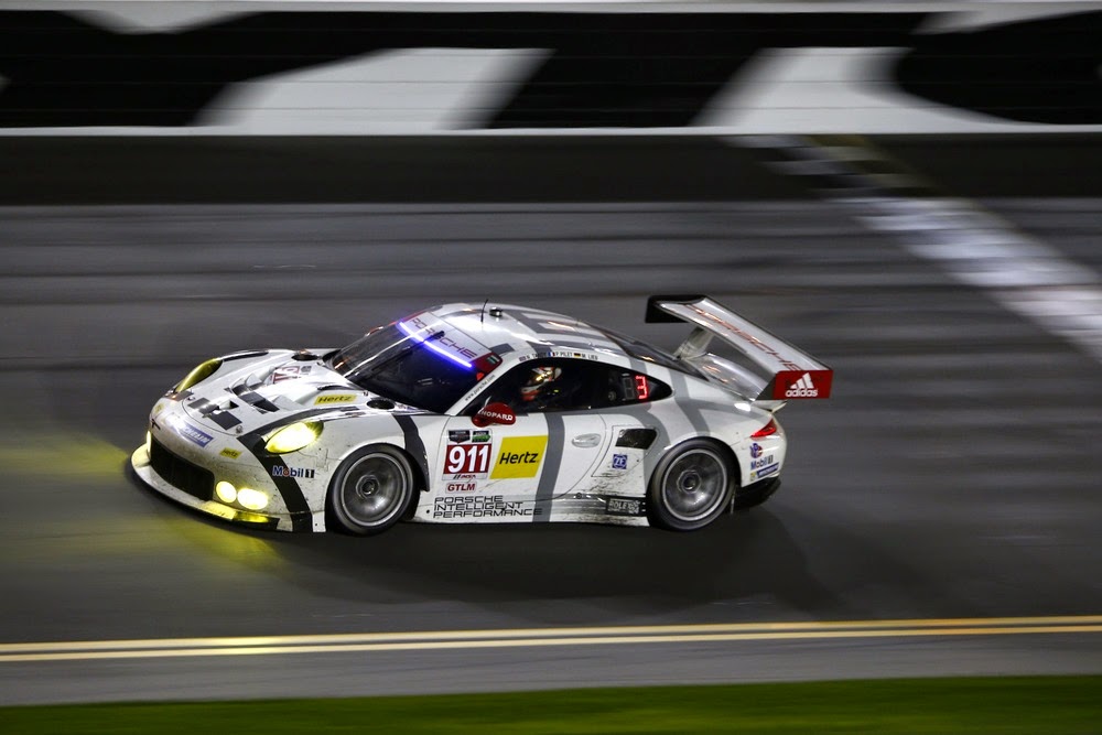 Porsche com uma corrida difícil em Daytona