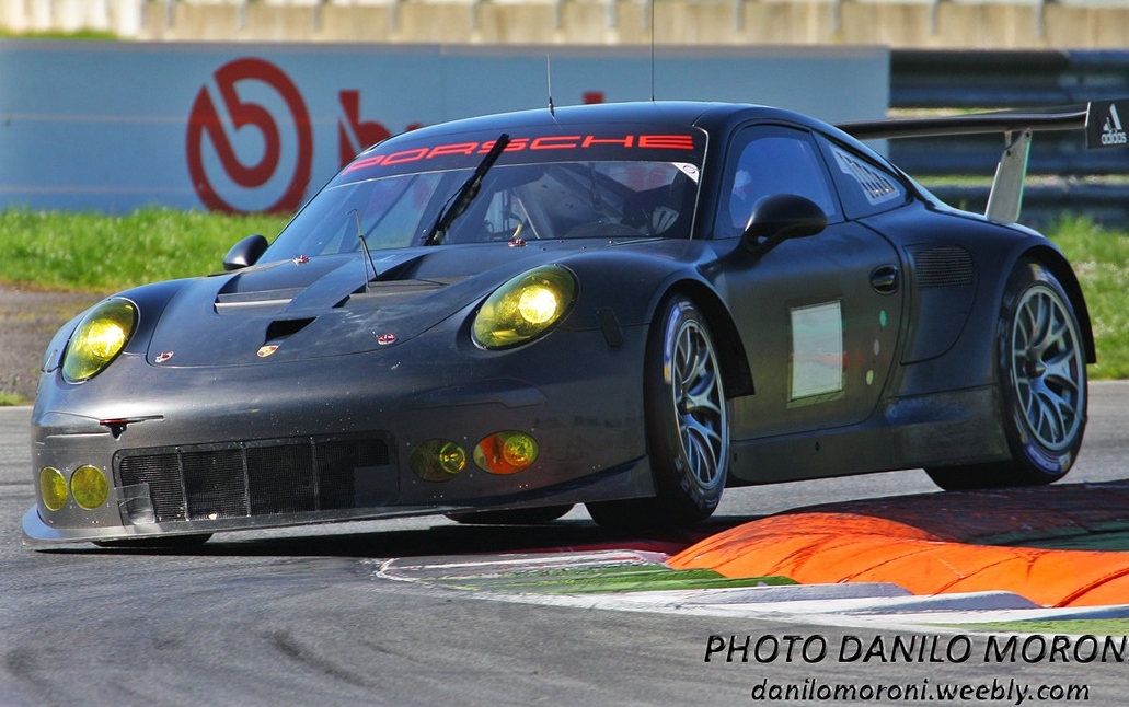 Porsche testa versões do 911 em Monza