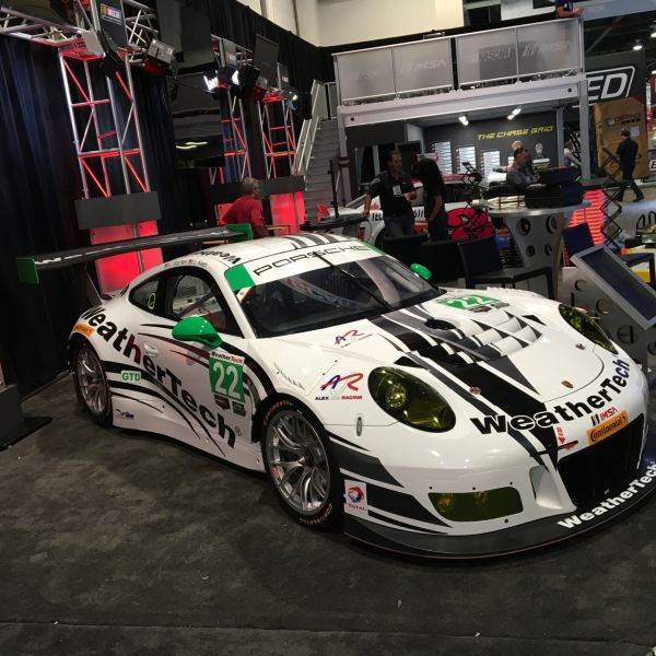 Alex Job Racing apresenta seu Porsche 911 GT3-R