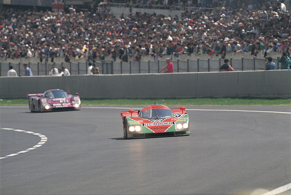 Primeira e única vitória de um fabricante "no geral" em Le Mans foi em 1991 com o Mazda 787B. (Foto: Divulgação)