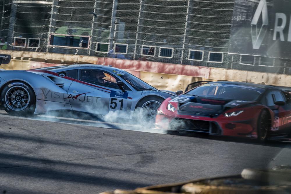 Acidente ainda no início da prova entre a Ferrari #51 e a Lamborghini #66, foi o único registrado. (Foto: AdrenalMedia)