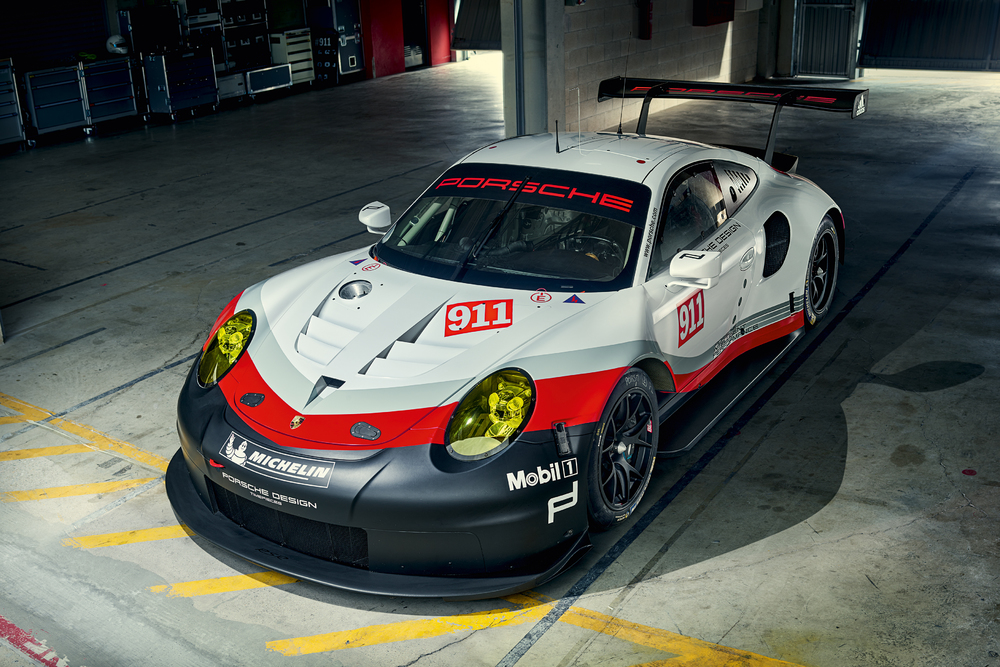 Porsche apresenta versão 2017 do 911 RSR
