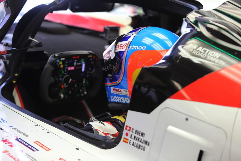 Fernando Alonso e Toyota lideram testes oficias para Le Mans