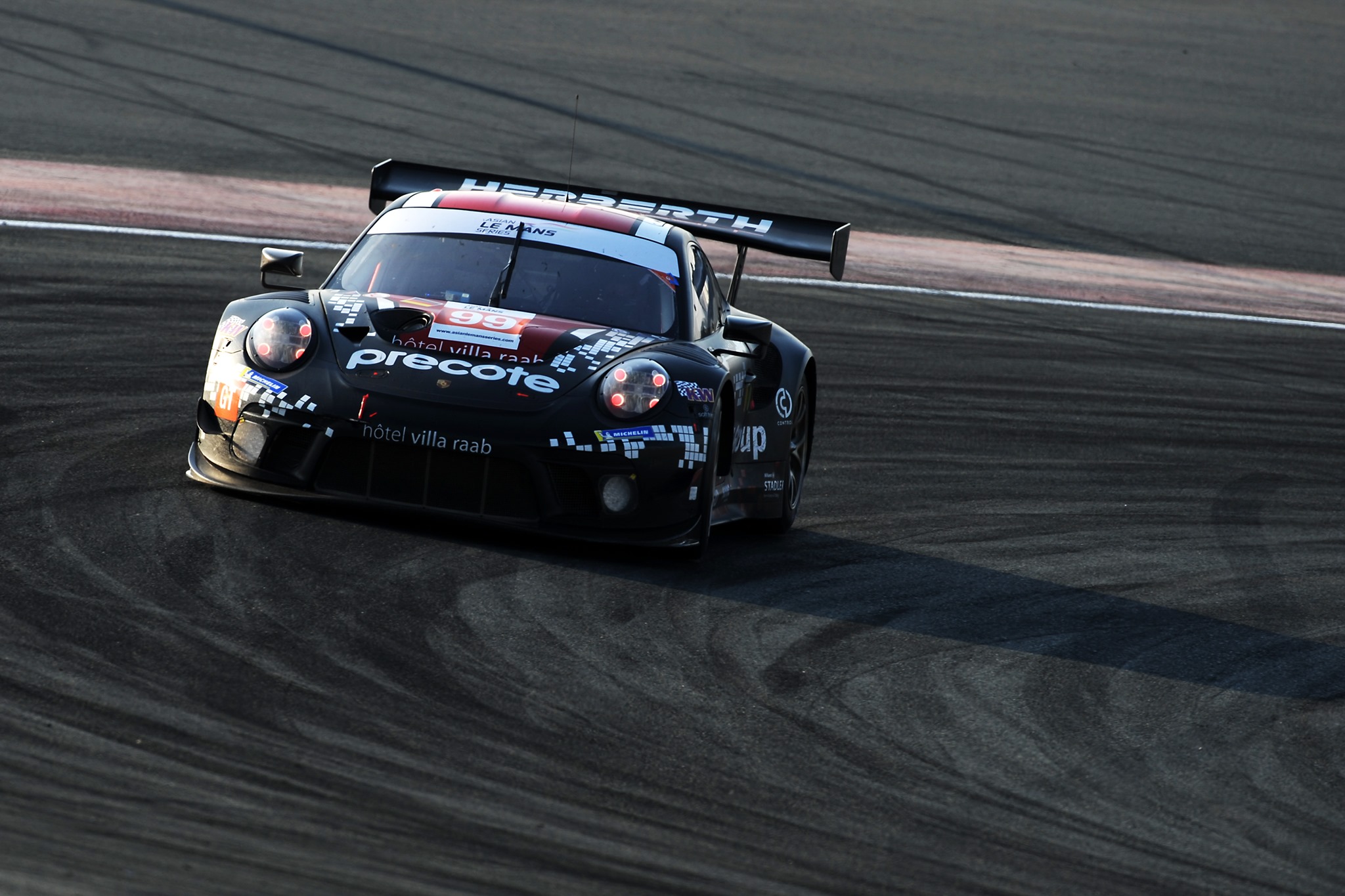 Porsche mais pesado para Abhu Dhabi pelo Asian LMS