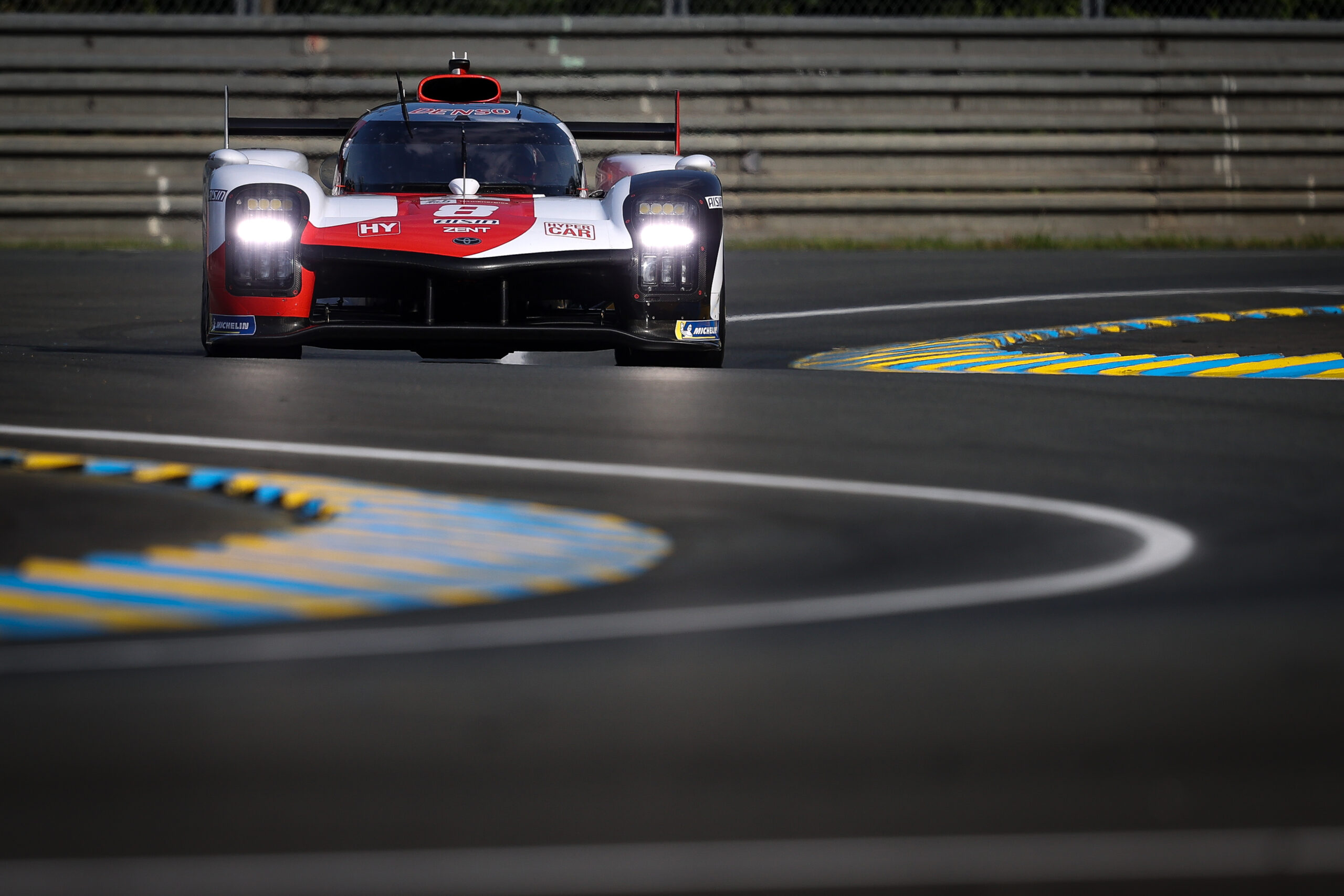 Toyota lidera primeira sessão de testes em Le Mans