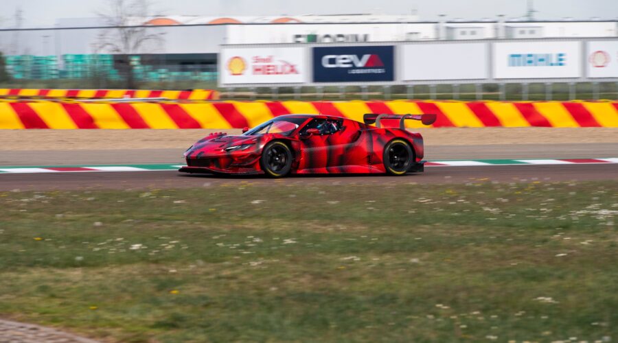 Ferrari apresenta o 296 GT3