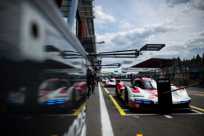 Porsche lidera testes em Le Mans