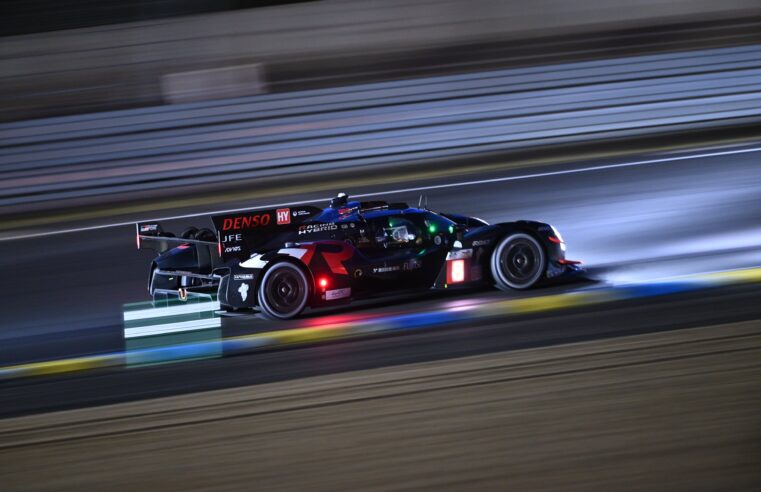 Toyota lidera treino noturno em Le Mans