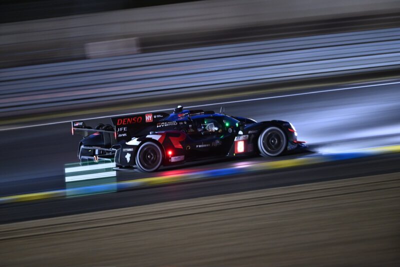 Toyota lidera treino noturno em Le Mans