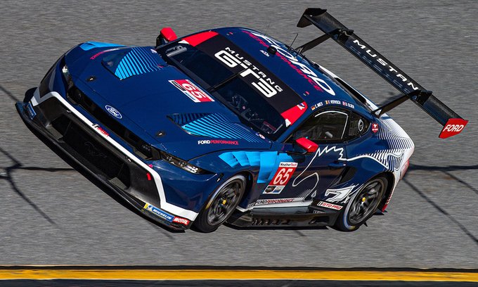 Ford Mustang lidera último dia de testes em Daytona