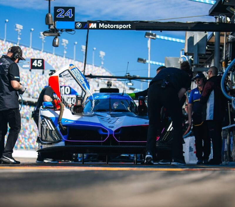 Dries Vanthoor, com a BMW, lidera o primeiro dia de testes do Roar em Daytona