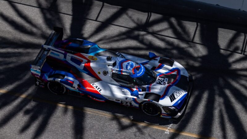 BMW conquista dobradinha durante classificação em Long Beach