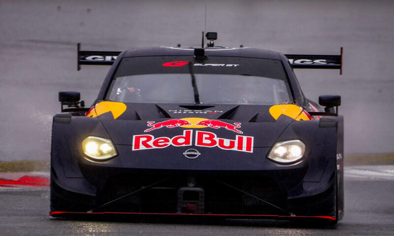 Max Verstappen testa o novo Nissan Z NISMO do SUPER GT em Fuji